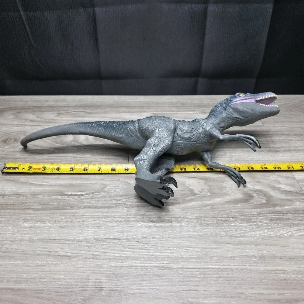 2014 Velociraptor Raptor Dinosaur Prehistoric Realistic Retired Figure